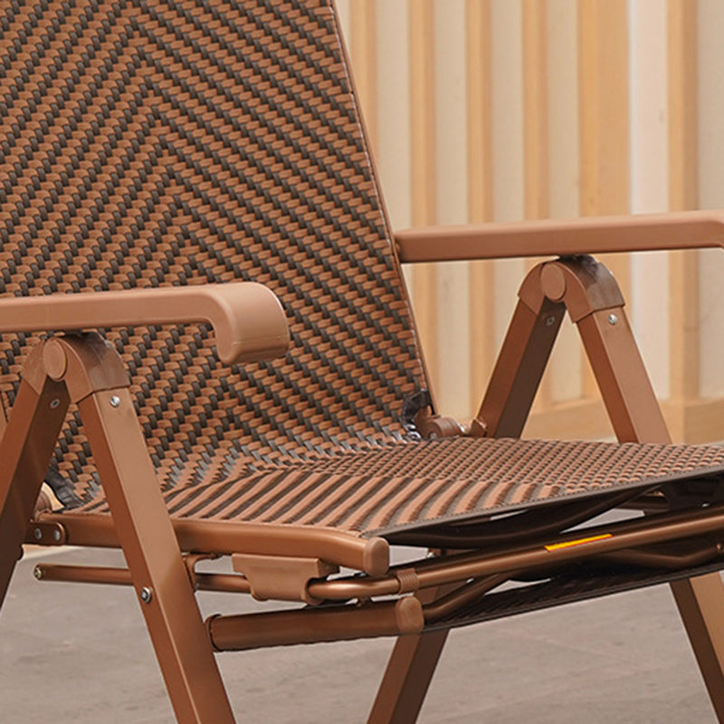 Tumbona reclinable rectangular tradicional de granja, de PE trenzado con estructura de acero, reposabrazos y respaldo para sala de estar