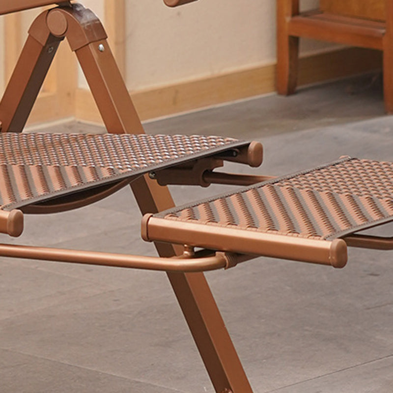 Tumbona reclinable rectangular tradicional de granja, de PE trenzado con estructura de acero, reposabrazos y respaldo para sala de estar