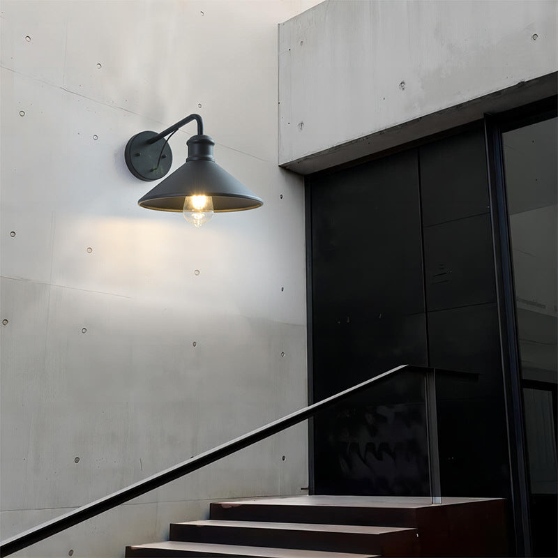 Lámpara de pared cónica moderna minimalista de hierro de 1 luz para patio exterior