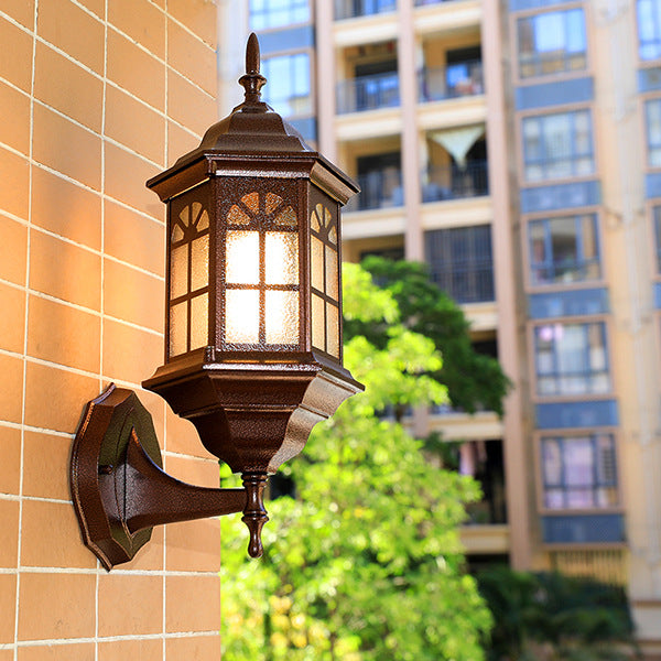 Lámpara de pared tradicional europea de aleación de aluminio con diseño de castillo y cristal, 1 luz, impermeable, para patio exterior