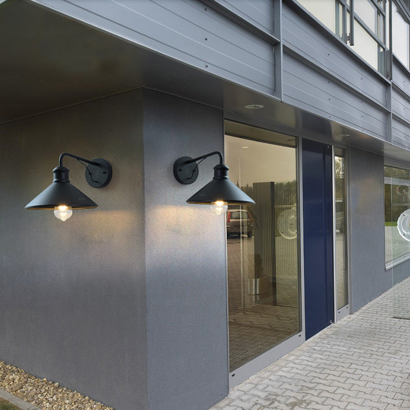 Lámpara de pared cónica moderna minimalista de hierro de 1 luz para patio exterior