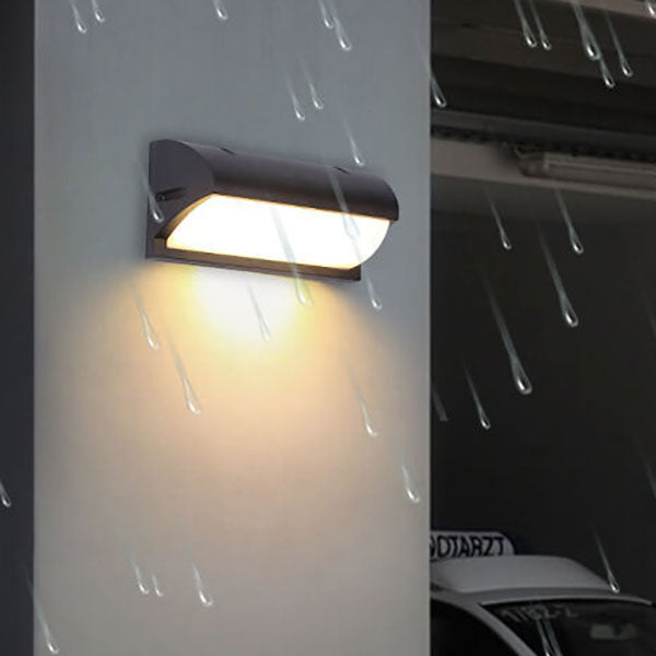 Lámpara de pared LED con sensor exterior impermeable de geometría simple y moderna
