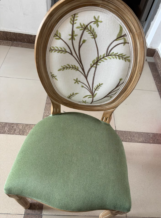 Traditional European Curved Distressed Wooden Frame Velvet Fabric Dining Chair Round Back For Dining Room
