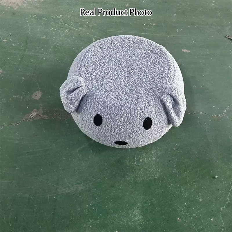 Taburete redondo de vellón tipo osito de peluche con diseño art déco moderno, construcción de madera contrachapado, sin respaldo y sin brazos, de perfil bajo para sala de estar