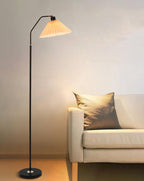 Lámpara de pie de una luz con pantalla plisada de tela minimalista