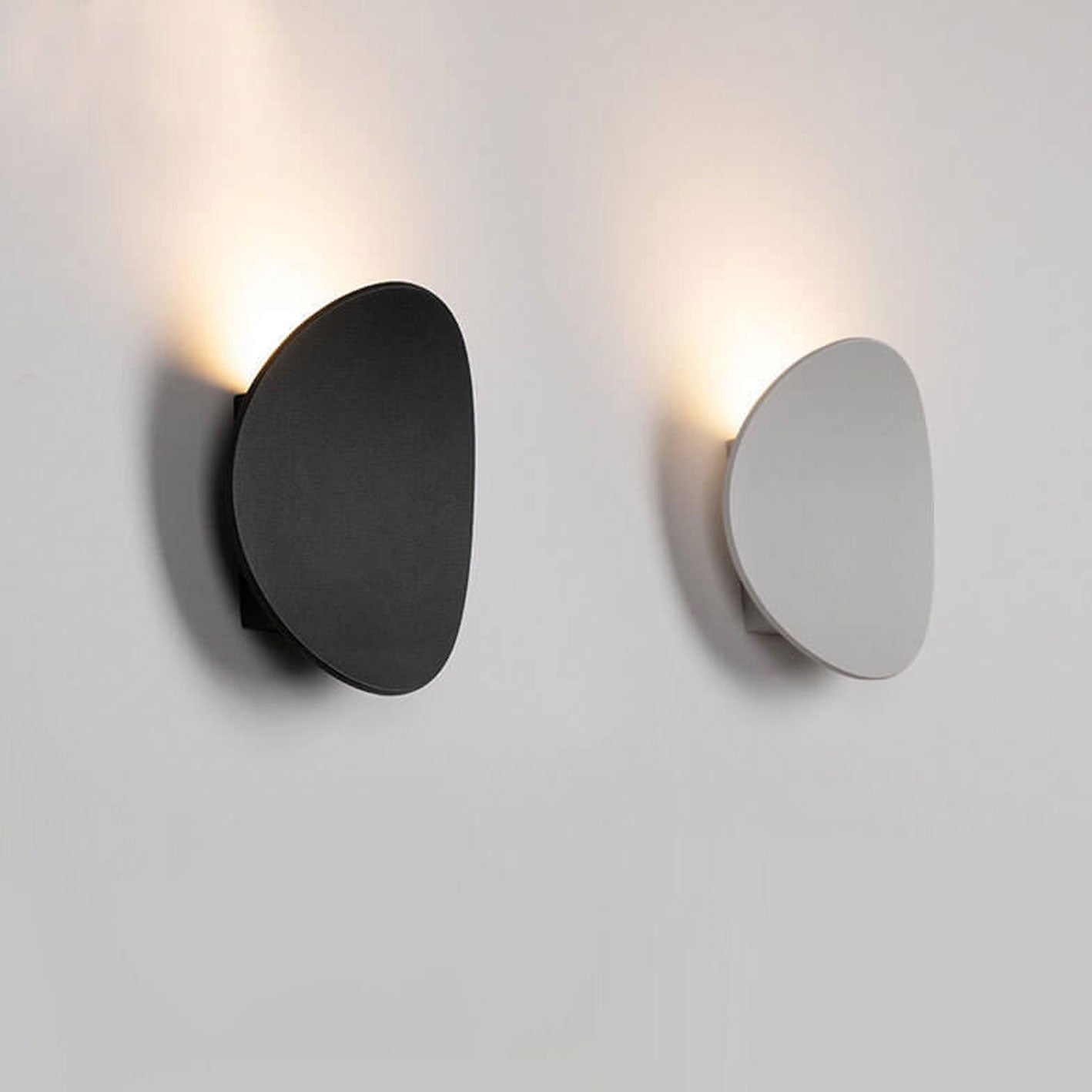 Modern Minimalist Fluted LED Wall Sconce Curved Shell Acrylic Lamp for Bedroom and Living Room