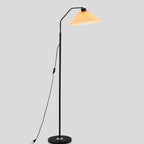 Lámpara de pie de una luz con pantalla plisada de tela minimalista