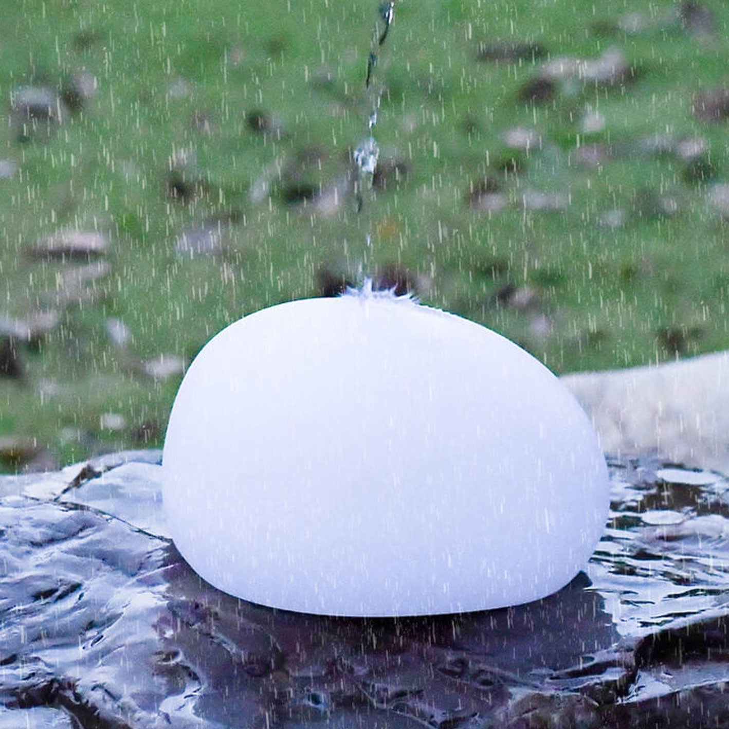 Waterproof Solar LED Globe Light Outdoor Sphere Lamp for Modern Garden and Landscape Decor