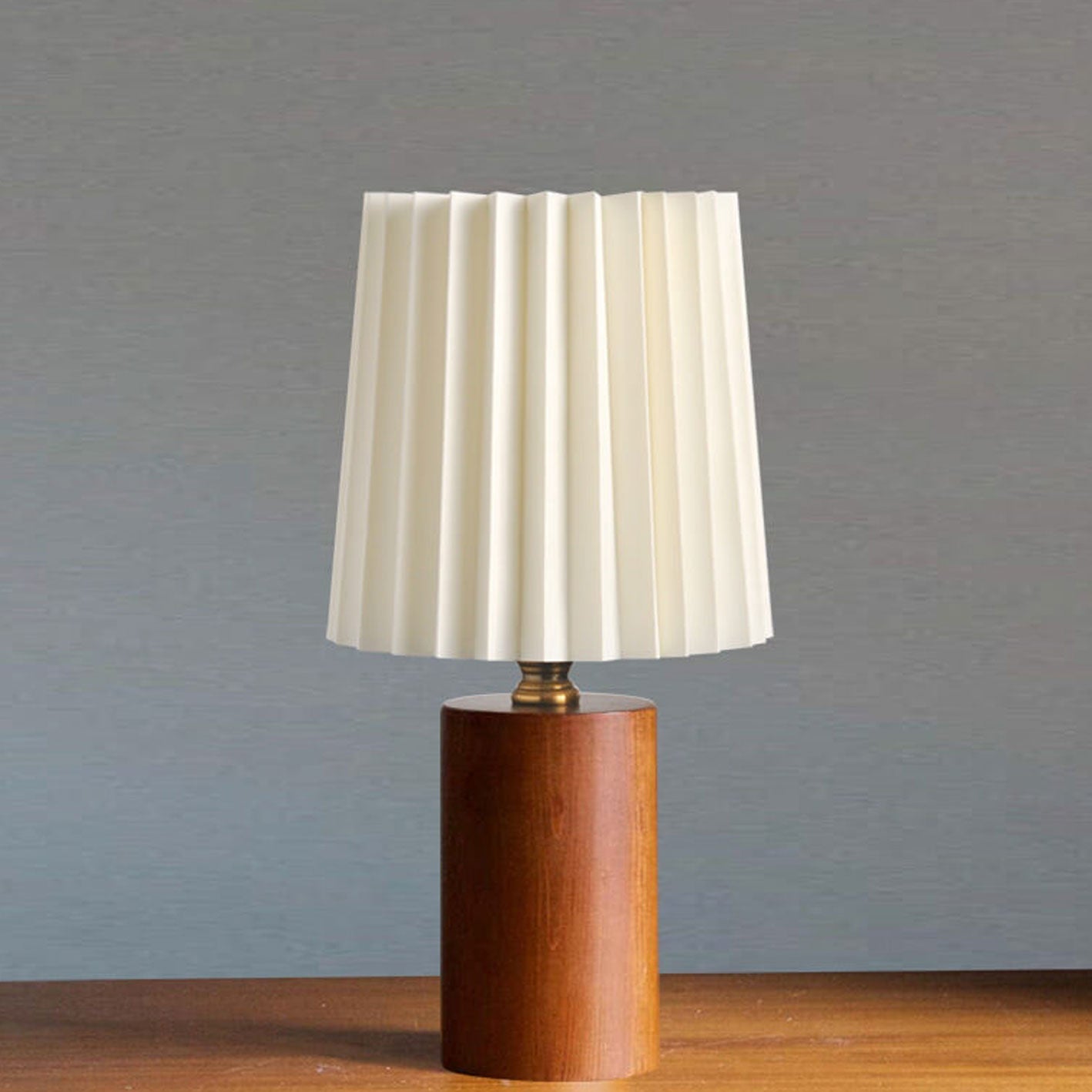 Vintage Pleated Shade Solid Wood Table Lamp Dimmable LED Bedside Desk Light for Bedroom and Living Room