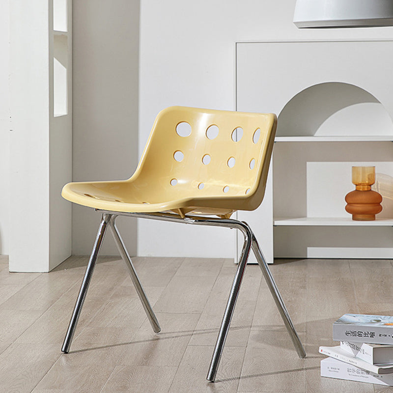 Silla de comedor moderna de diseño de queso de mediados de siglo de hierro forjado con respaldo de polipropileno para sala de estar y comedor