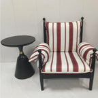 Sillón tradicional francés rectangular de tela con respaldo y apoyabrazos de hierro para salón