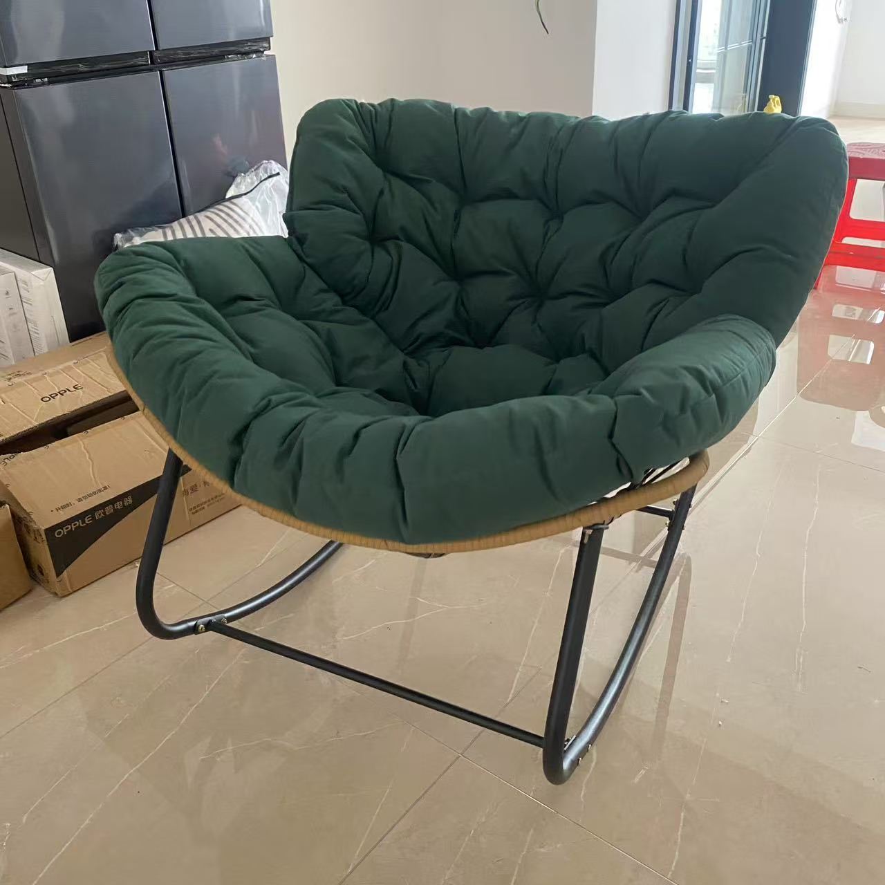 Sillón Mecedora Curvo Nido de Pájaro Moderno Minimalista — Sin Brazos, Tela de Mezcla de Lino, Estructura de Acero al Carbono con Respaldo de Ratán PE, Perfecto para Sala de Estar
