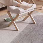 Taburete infantil rectangular moderno y minimalista, plegable, con tapicería de tela y estructura de madera maciza de pino — Asiento ideal para la sala de estar
