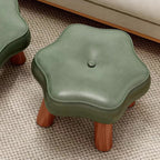 Taburete bajo contemporáneo nórdico en forma de flor de cuero sintético con base de madera de pino - Acento para sala de estar