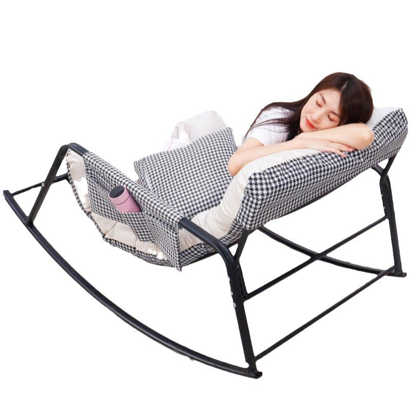 Mecedora Nórdica Contemporánea Moon con Tapicería de Tela Sintética y Estructura de Acero al Carbono, con Respaldo y Apoyabrazos para Sala de Estar o Dormitorio