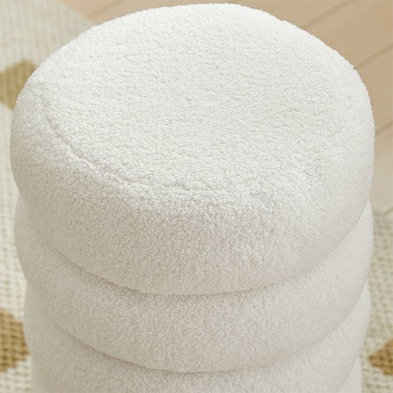 Taburete nórdico contemporáneo de madera con tela sherpa — Diseño de perfil bajo y múltiples niveles para sala de estar y dormitorio