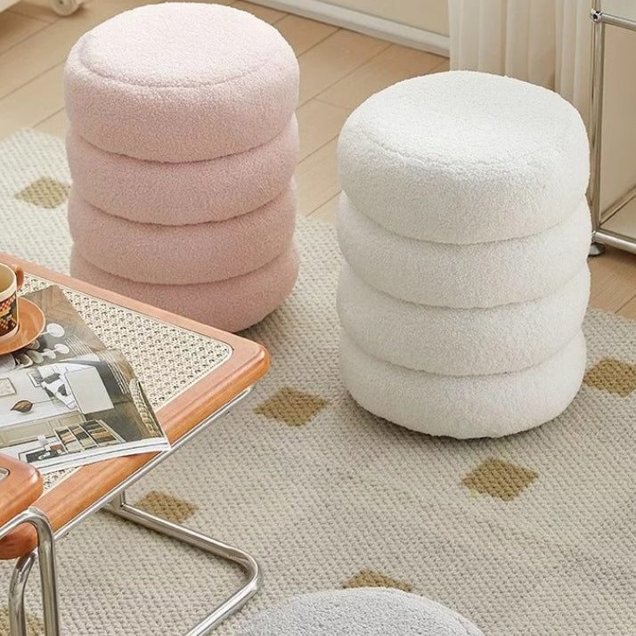 Taburete nórdico contemporáneo de madera con tela sherpa — Diseño de perfil bajo y múltiples niveles para sala de estar y dormitorio