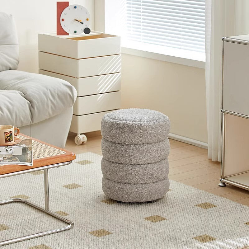Taburete nórdico contemporáneo de madera con tela sherpa — Diseño de perfil bajo y múltiples niveles para sala de estar y dormitorio