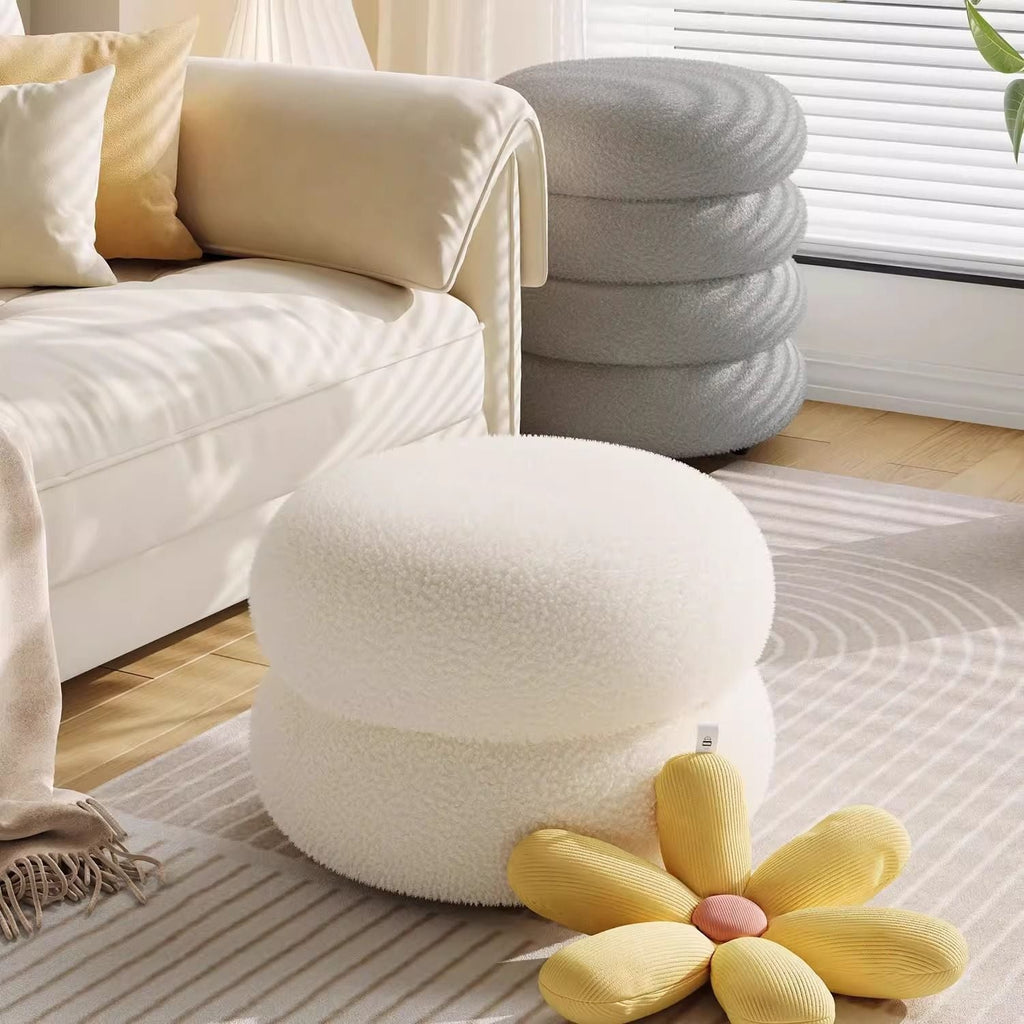 Taburete nórdico contemporáneo de madera con tela sherpa — Diseño de perfil bajo y múltiples niveles para sala de estar y dormitorio
