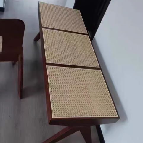Banco rectangular japonés tradicional con patas en V, de madera de caucho y ratán, con asiento tejido a mano para recibidor y sala de estar