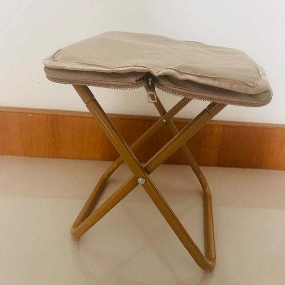 Modern Minimalist Oxford Fabric Camping Stool – Foldable Carbon Steel Frame, Low-Profile Square-Pocket Chair for Outdoor Patio