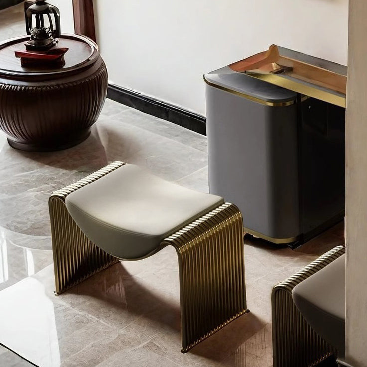 Taburete Bajo Rectangular Moderno Minimalista de Piel de Microfibra y Estructura Metálica Sin Respaldo Sin Brazos Para Salón