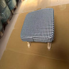 Taburete bajo rectangular escandinavo contemporáneo de madera contrachapada, algodón, lino y esponja para recibidor