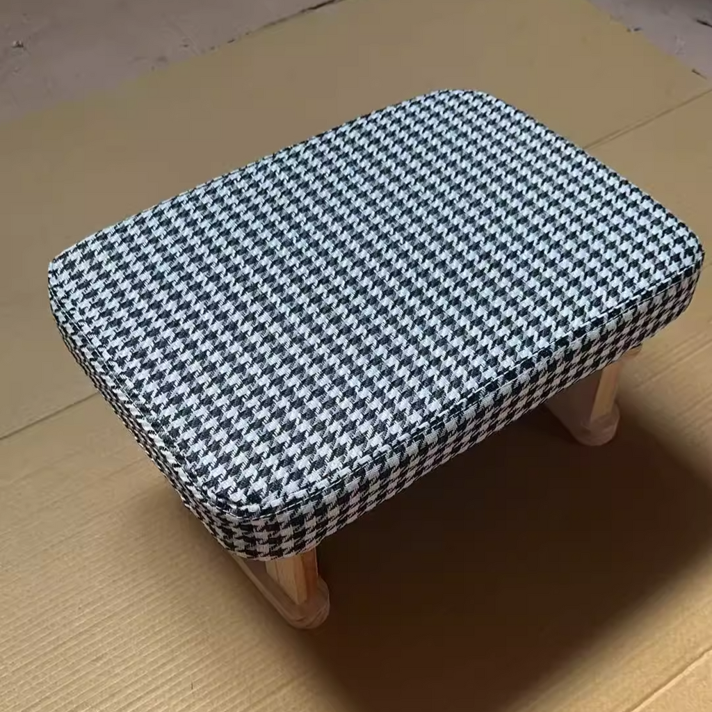 Taburete bajo rectangular escandinavo contemporáneo de madera contrachapada, algodón, lino y esponja para recibidor