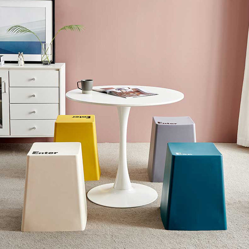 Taburete trapezoidal contemporáneo de PP - Apilable, sin respaldo para comedor