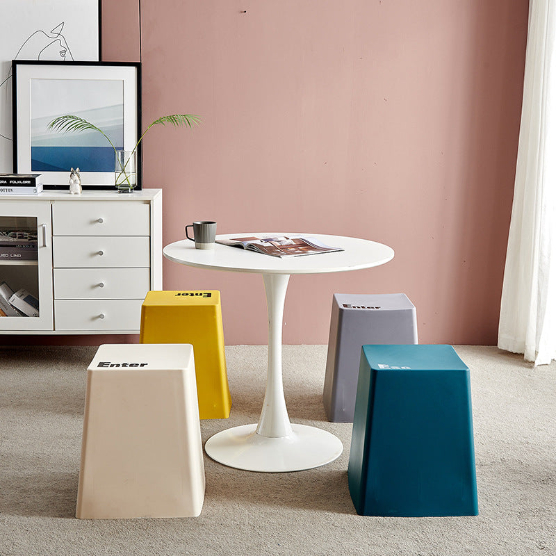 Taburete trapezoidal contemporáneo de PP - Apilable, sin respaldo para comedor