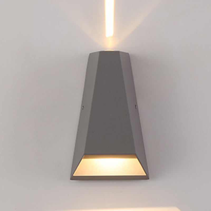 Lámpara de pared LED moderna minimalista de aluminio trapezoidal con iluminación ascendente y descendente para jardín