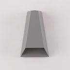 Lámpara de pared LED moderna minimalista de aluminio trapezoidal con iluminación ascendente y descendente para jardín