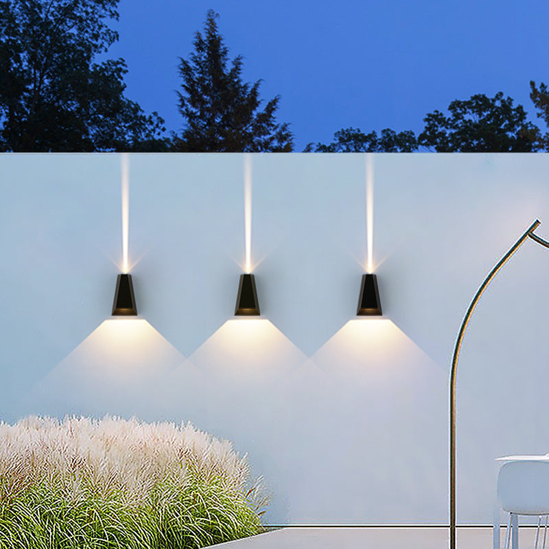 Lámpara de pared LED moderna minimalista de aluminio trapezoidal con iluminación ascendente y descendente para jardín