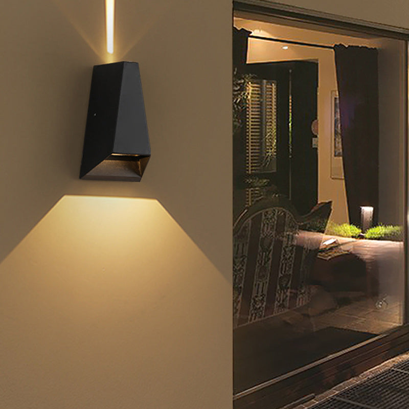 Lámpara de pared LED moderna minimalista de aluminio trapezoidal con iluminación ascendente y descendente para jardín