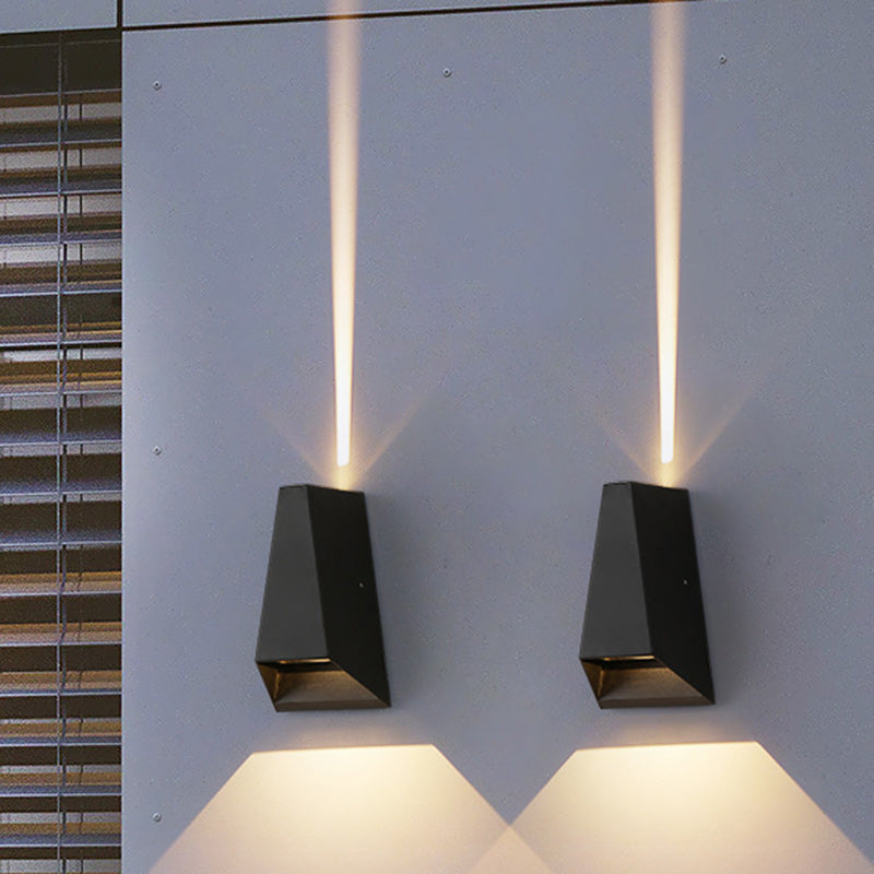 Lámpara de pared LED moderna minimalista de aluminio trapezoidal con iluminación ascendente y descendente para jardín