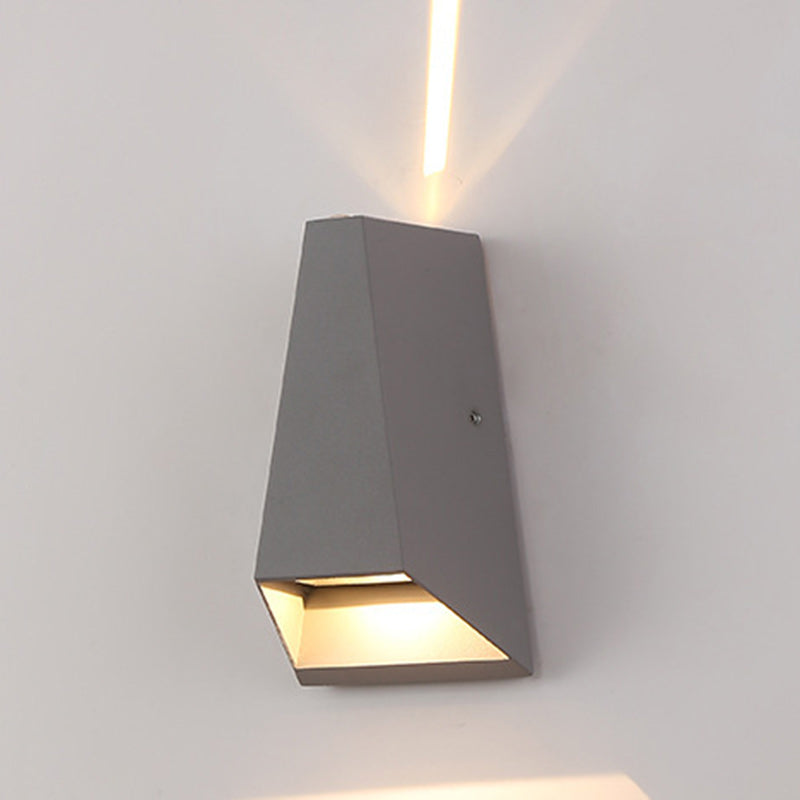 Lámpara de pared LED moderna minimalista de aluminio trapezoidal con iluminación ascendente y descendente para jardín