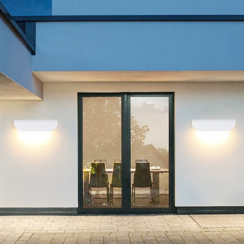 Modern Minimalist Curved Aluminum LED Waterproof Wall Sconce Lamp For Outdoor Patio