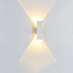 Lámpara de pared LED curva de aluminio minimalista moderna con iluminación superior e inferior e impermeable para patio exterior