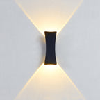 Lámpara de pared LED curva de aluminio minimalista moderna con iluminación superior e inferior e impermeable para patio exterior