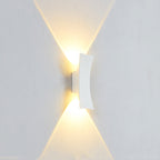Lámpara de pared LED curva de aluminio minimalista moderna con iluminación superior e inferior e impermeable para patio exterior