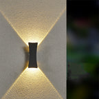 Lámpara de pared LED curva de aluminio minimalista moderna con iluminación superior e inferior e impermeable para patio exterior