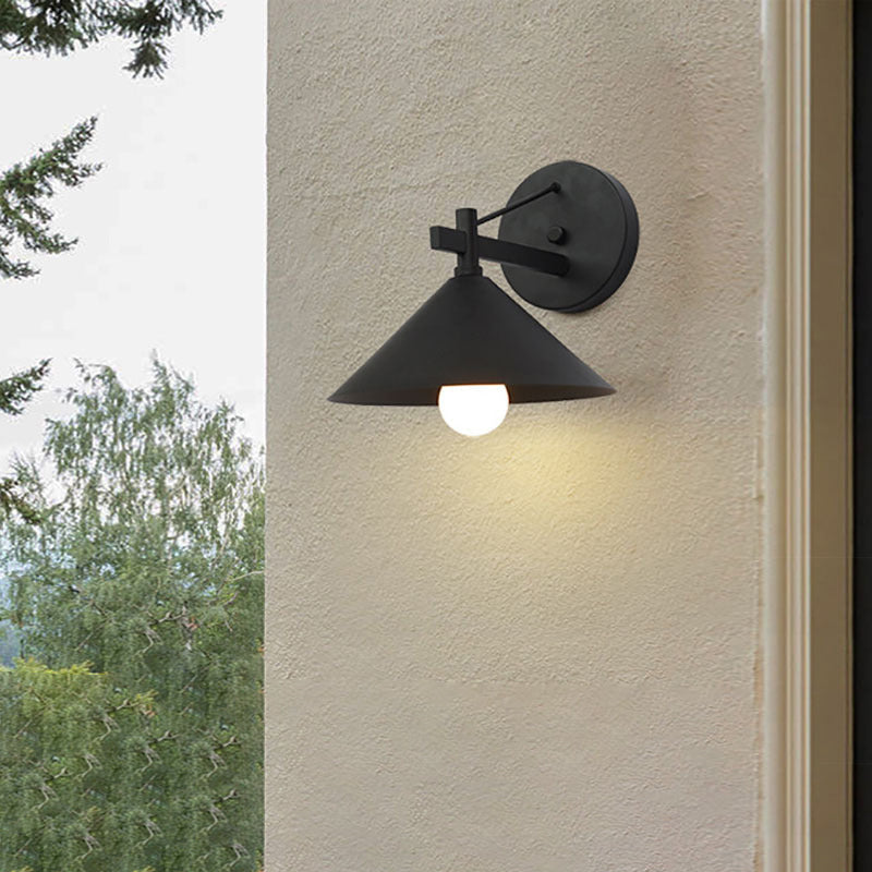 Lámpara de pared de exterior impermeable contemporánea nórdica de hierro geométrico cónico de 1 luz para jardín