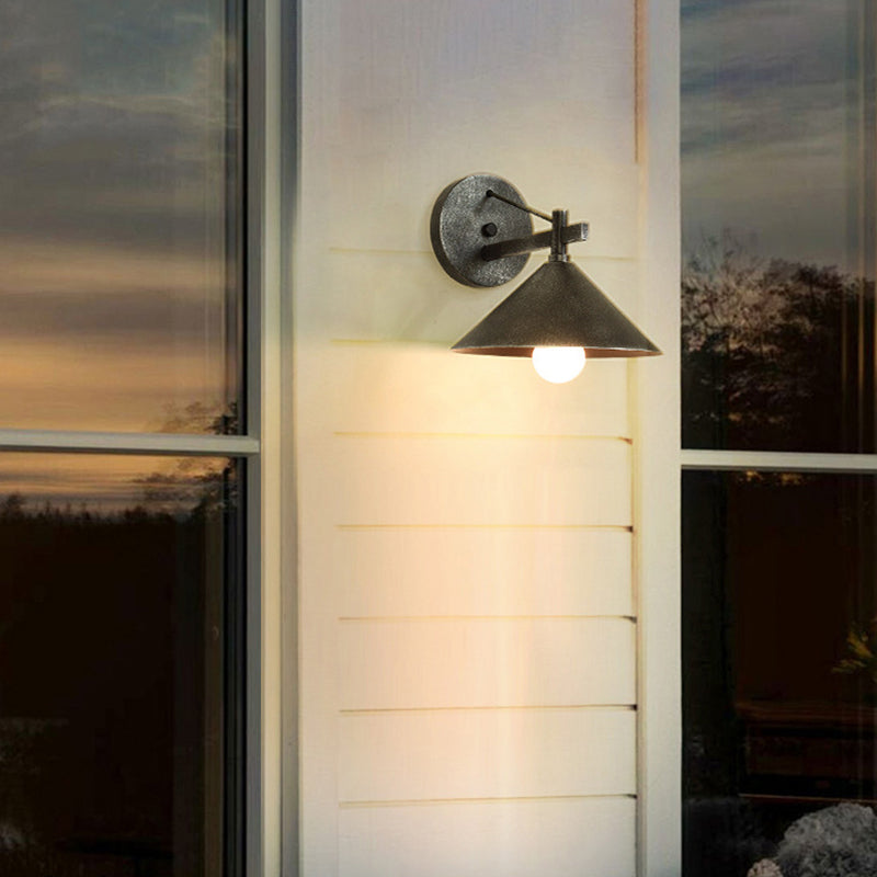 Lámpara de pared de exterior impermeable contemporánea nórdica de hierro geométrico cónico de 1 luz para jardín