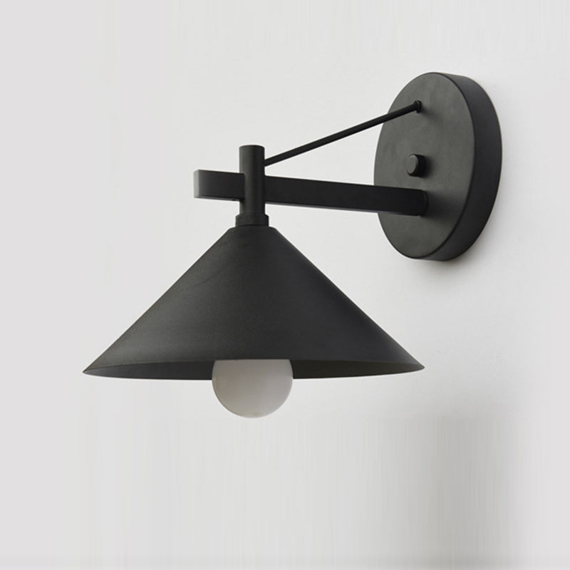 Lámpara de pared de exterior impermeable contemporánea nórdica de hierro geométrico cónico de 1 luz para jardín