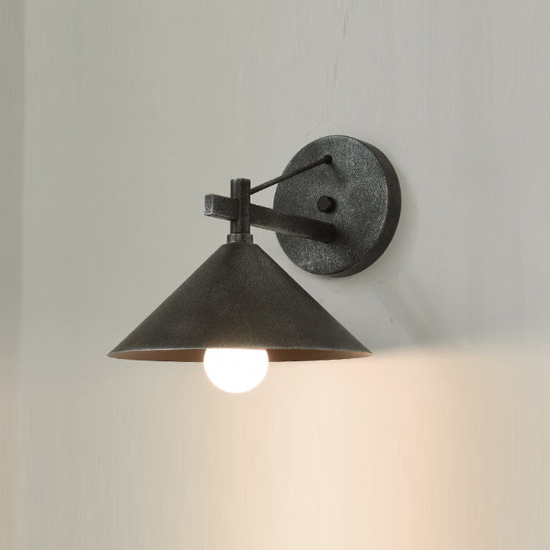 Lámpara de pared de exterior impermeable contemporánea nórdica de hierro geométrico cónico de 1 luz para jardín