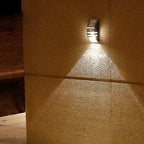 Lámpara de pared LED moderna, minimalista, solar, impermeable, trapezoidal, de ABS, PC y acero inoxidable para exteriores
