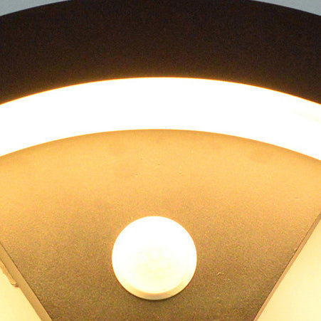 Lámpara de pared LED con sensor de acrílico y aluminio en arco, minimalista moderna e impermeable, para exteriores, para jardín