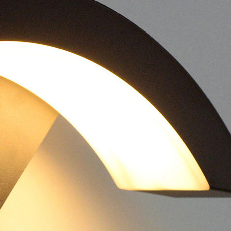 Lámpara de pared LED con sensor de acrílico y aluminio en arco, minimalista moderna e impermeable, para exteriores, para jardín