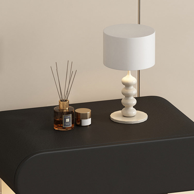 Mesita de Noche Rectangular Ovalada Moderna Minimalista de Madera Maciza con Rascador de Gato de Cuero, Acrílico, Cristal y Sensor de Luz con 2 Cajones para Dormitorio