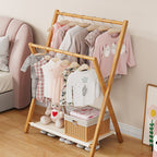 Perchero infantil plegable de bambú natural Nan con forma de X rectangular, estilo escandinavo contemporáneo, de 3 niveles, para dormitorio